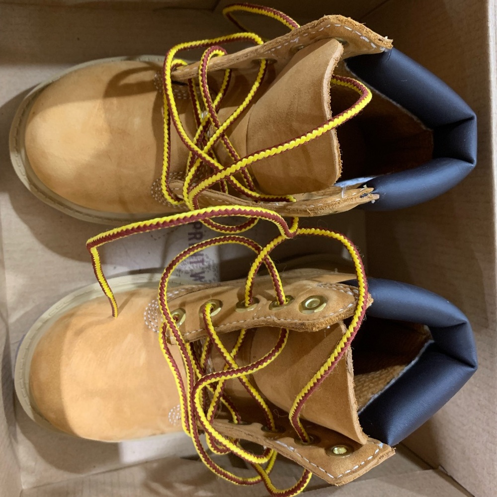New timberland toddlers size 8 with box